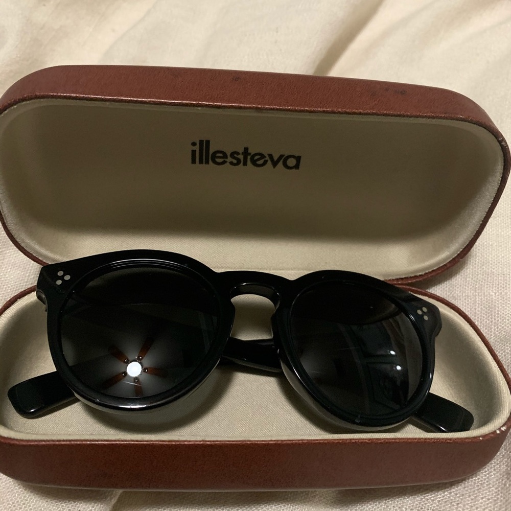 Illesteva Black Round Leonard II 2 Sunglasses
